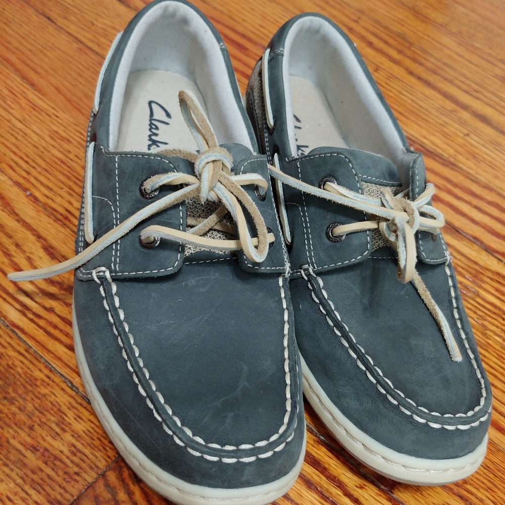 Clarks Womens Boat shoes lace-up blue EUC.Size 7.5